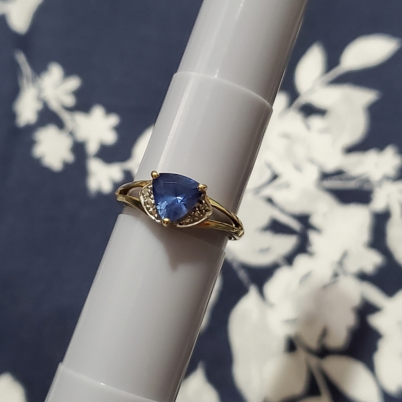 10K Gold Trillion Cut Tanzanite Ring - Picture 7 of 16